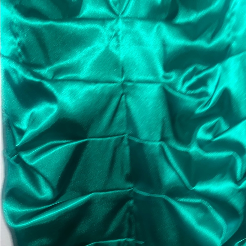Elegant Green Satin Dress - Picture 4 of 5